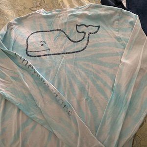Long-sleeve Vineyard Vines tie-dye t-shirt with whale and small pocket on front